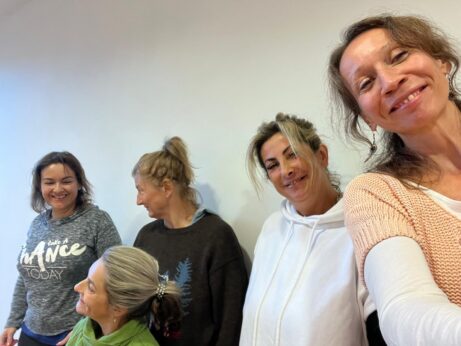 Účastníci workshopu Zaži a praktizuj PSYCH-K® na Liptove. Spokojní a vysmiaty po balansovaní pomocou PSYCH-K®.