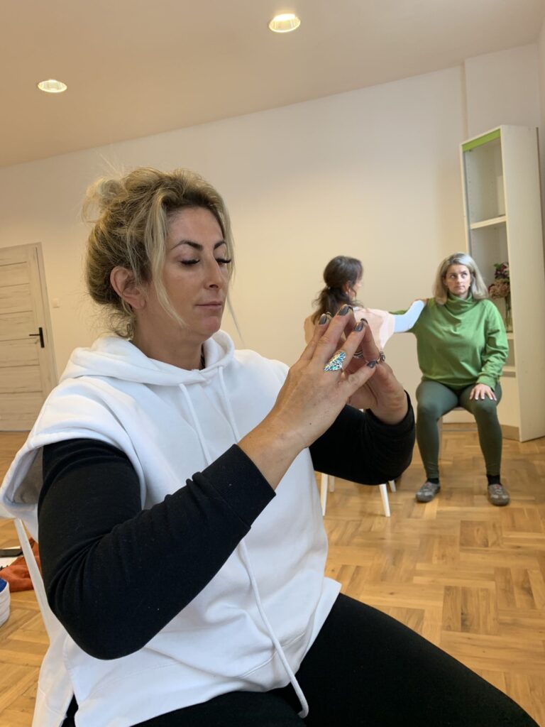 Účastníčka workshopu Zaži a praktizuj PSYCH-K® počas transformačného procesu zmeny limitujúcich presvedčení na podporujúce