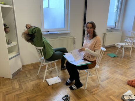 Učastníčka workshopu Zaži a praktizuj PSYCH-K® v Liptovskom Mikuláši počas Core believe balancu, ktorý transformuje základné limitujúce presvedčenia pre šťastný život.