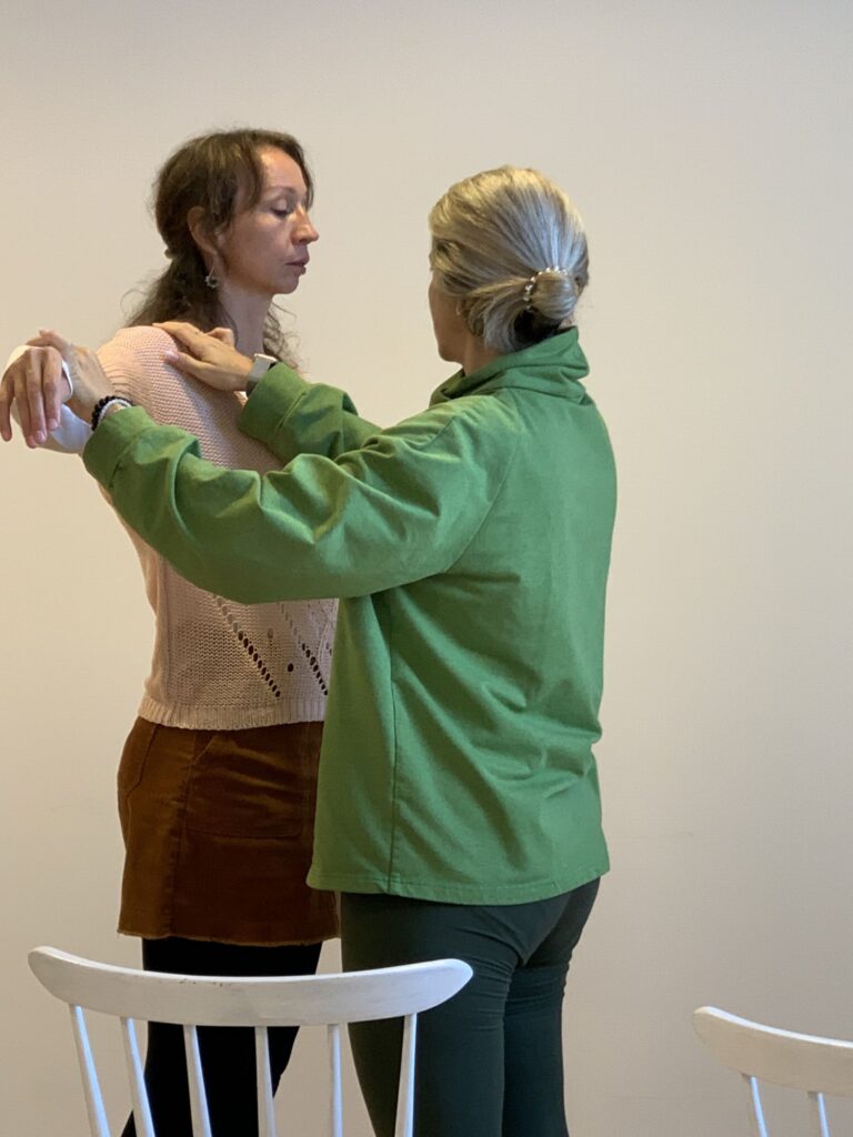 Účastníčky workshopu Zaži a praktizuj PSYCH-K® počas individuálne práce na podvedomých presvedčeniach a ich zmene v mysli