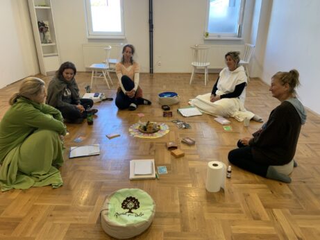 Záverečné zdieľanie v kruhu účastníkov workshopu Zaži a praktizuj PSYCH-K®